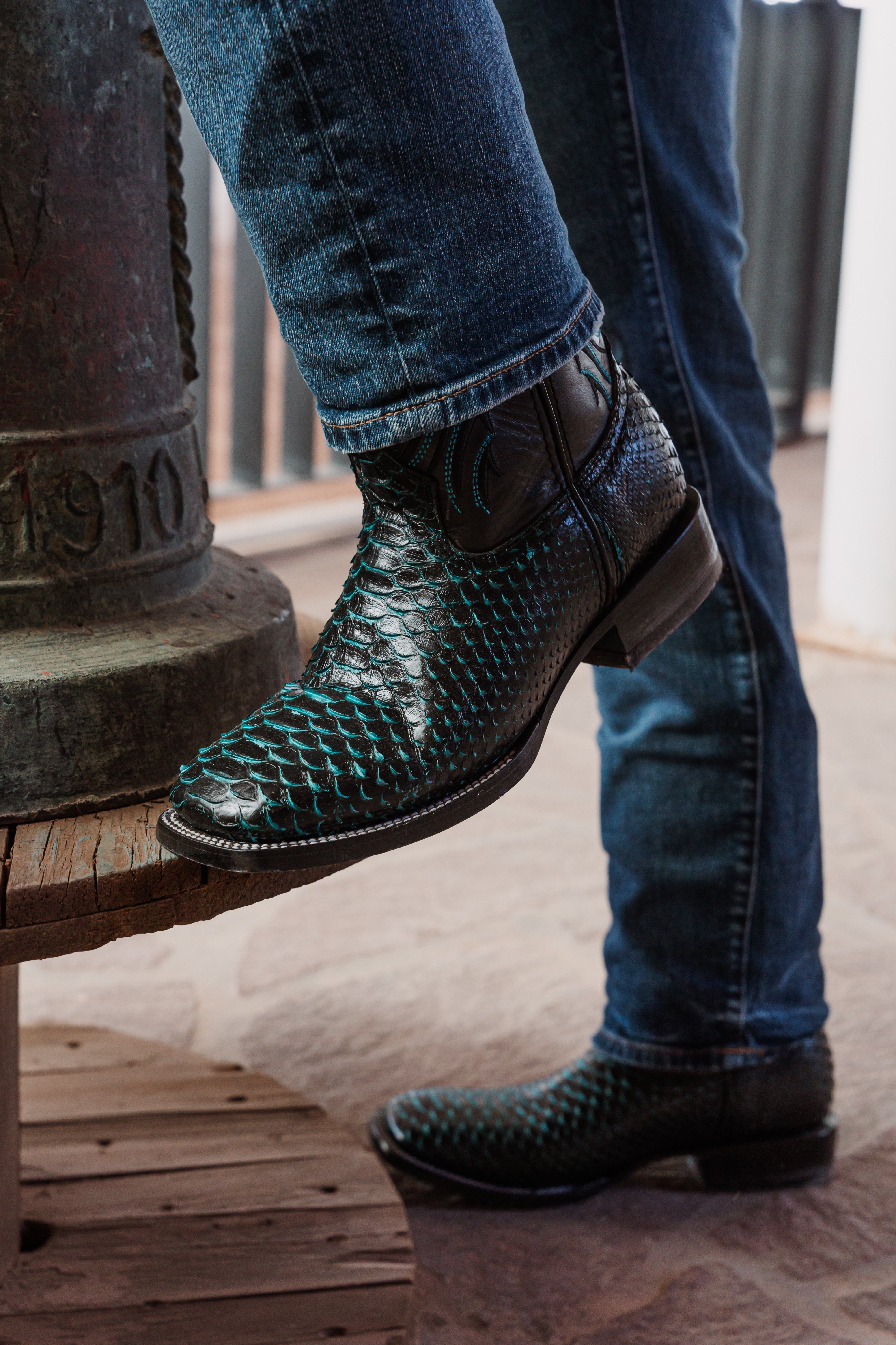 Bota Vaquera Bulldog Piton Negro Jade