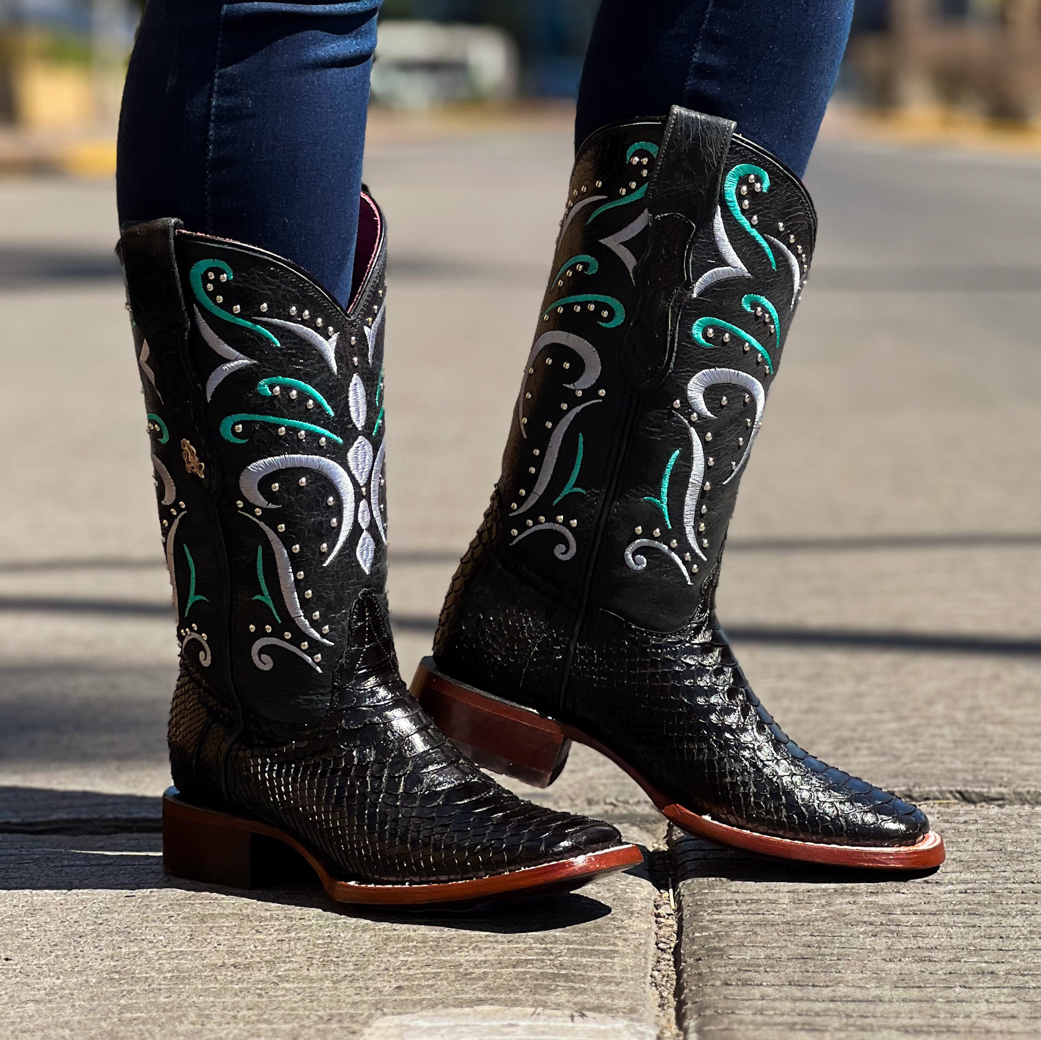 Bota vaquera para dama de piel modelo Joya