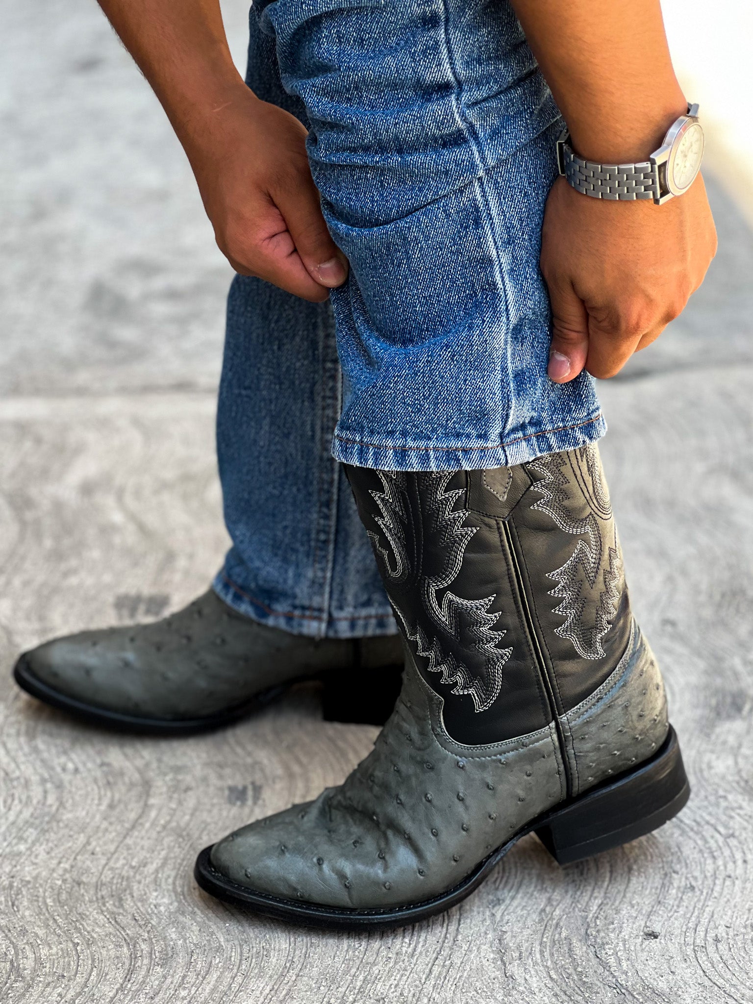 Bota Vaquera Oval Avestruz Gris