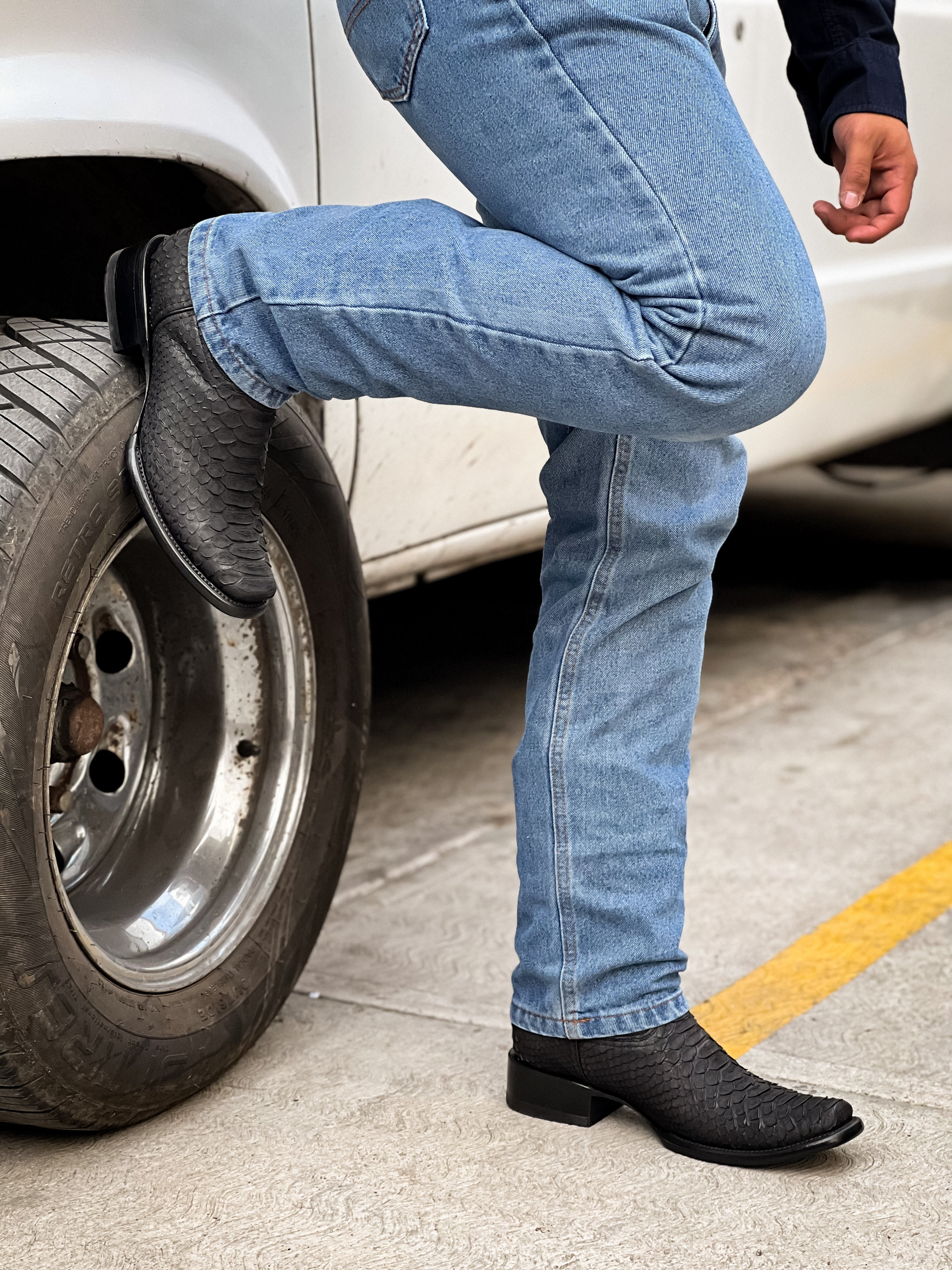 Bota Vaquera Dubái Pitón Nobuck Negro