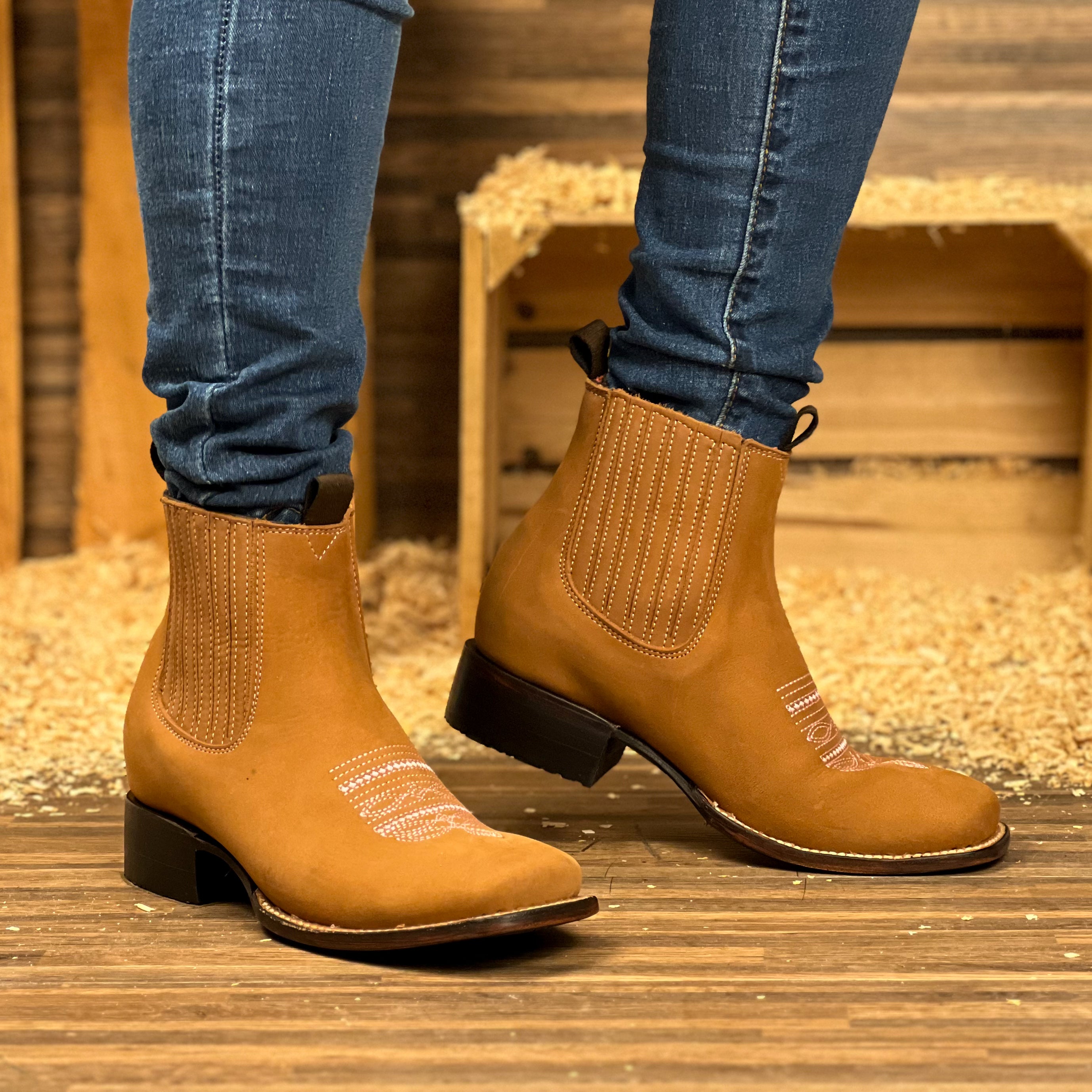 Botin para dama de piel horma Bulldog