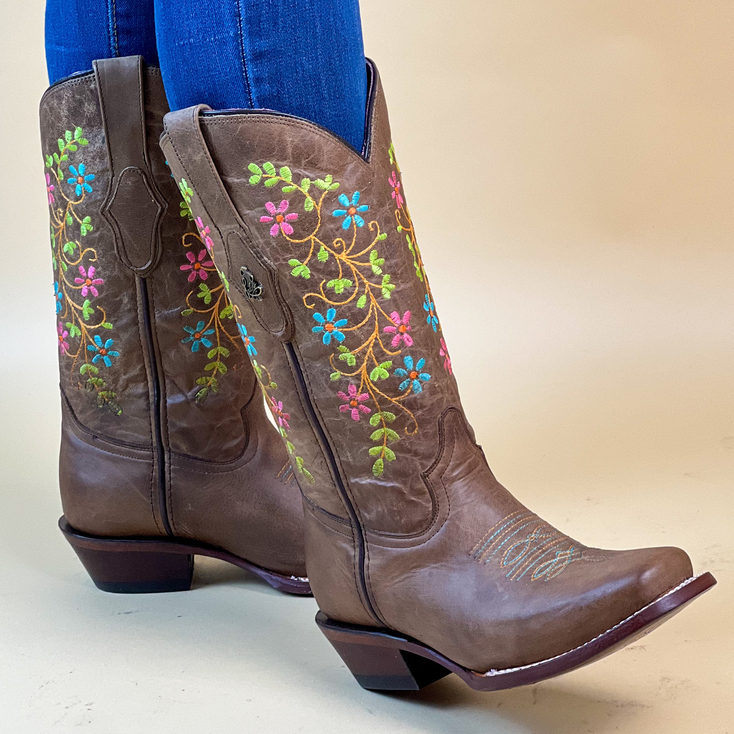 Bota vaquera para dama de piel modelo Risueña